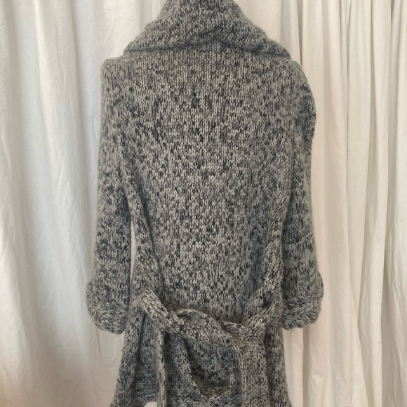 BCBG Max Azria Grey chunky wool blend knit jacket style sweater, belted, size L - Picture 4 of 12